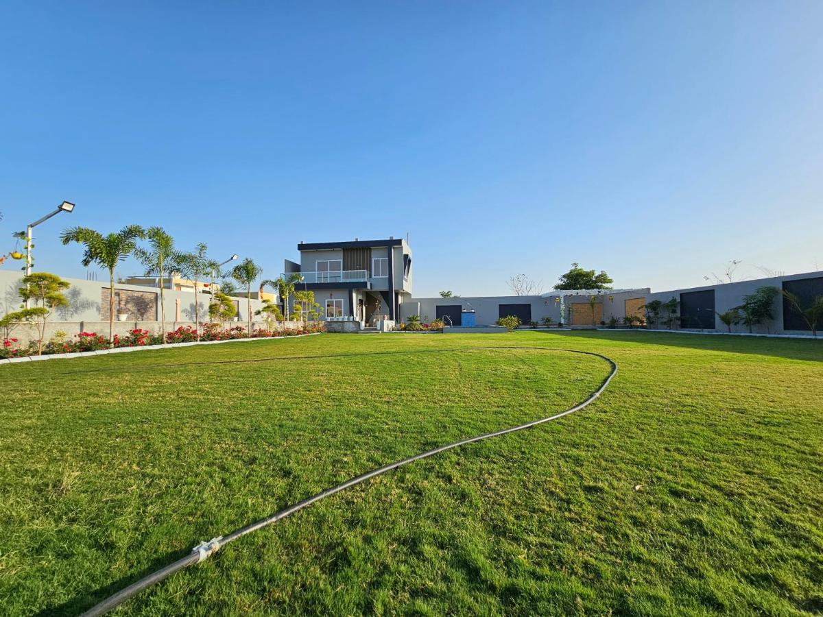 Shree Ambe Farmhouse Villa Ujjain Bagian luar foto