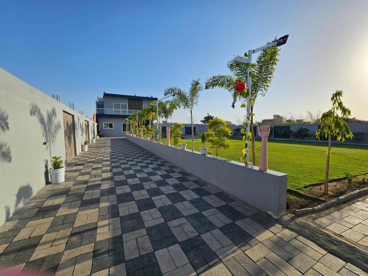 Shree Ambe Farmhouse Villa Ujjain Bagian luar foto
