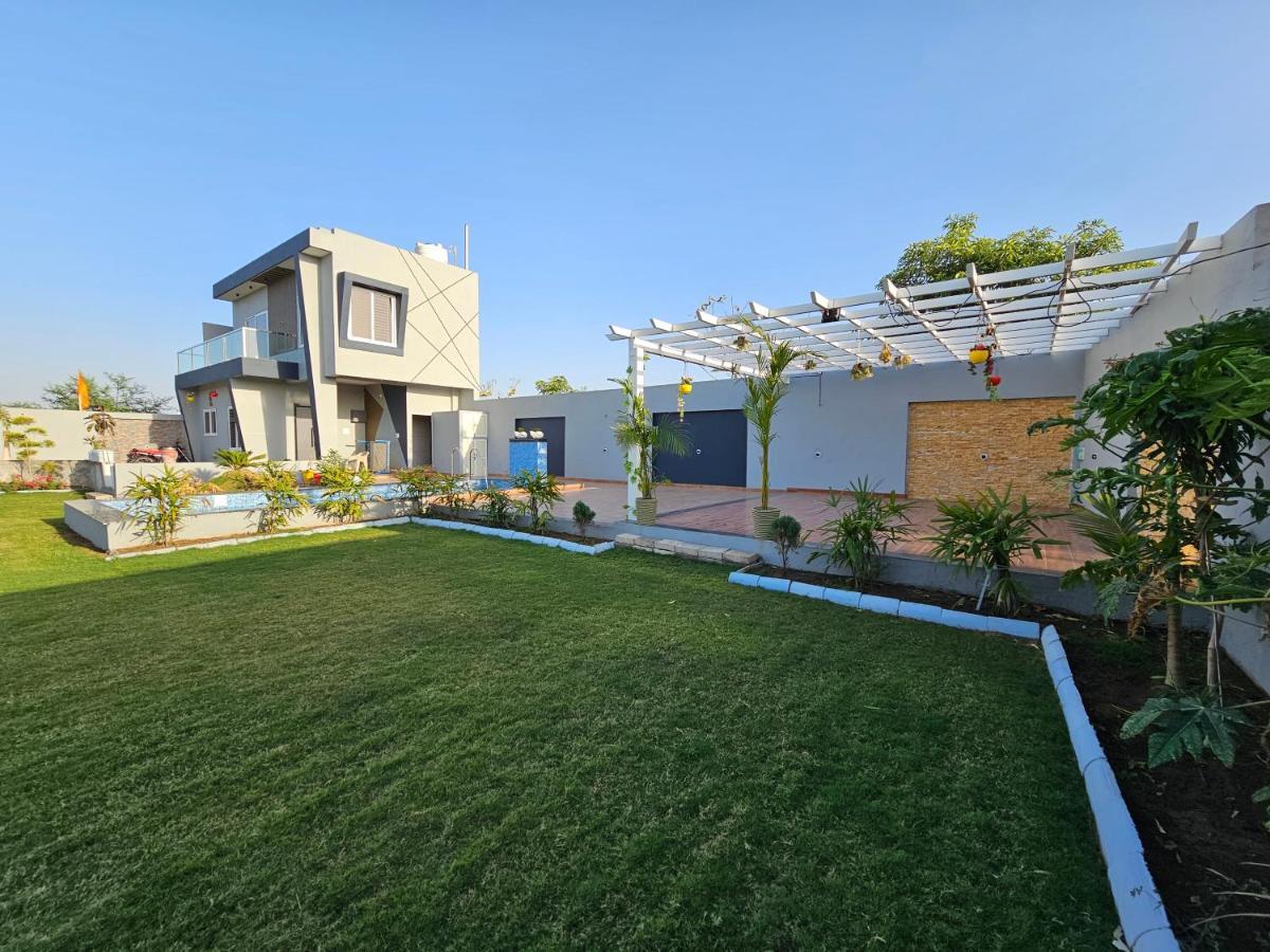 Shree Ambe Farmhouse Villa Ujjain Bagian luar foto